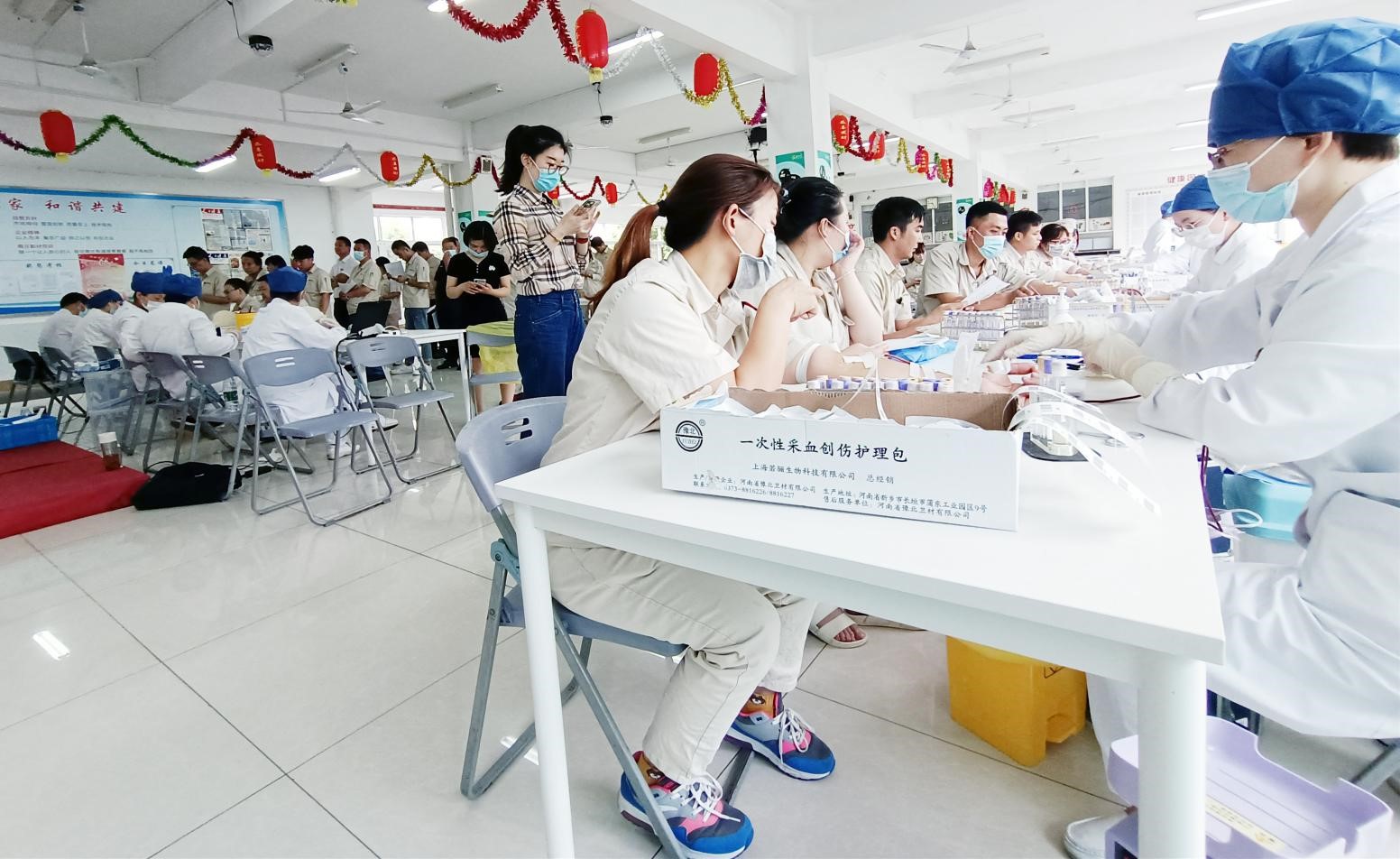 采血車開進威廉希尔新材 讓愛心奉獻蔚然成風(fēng)(圖3)